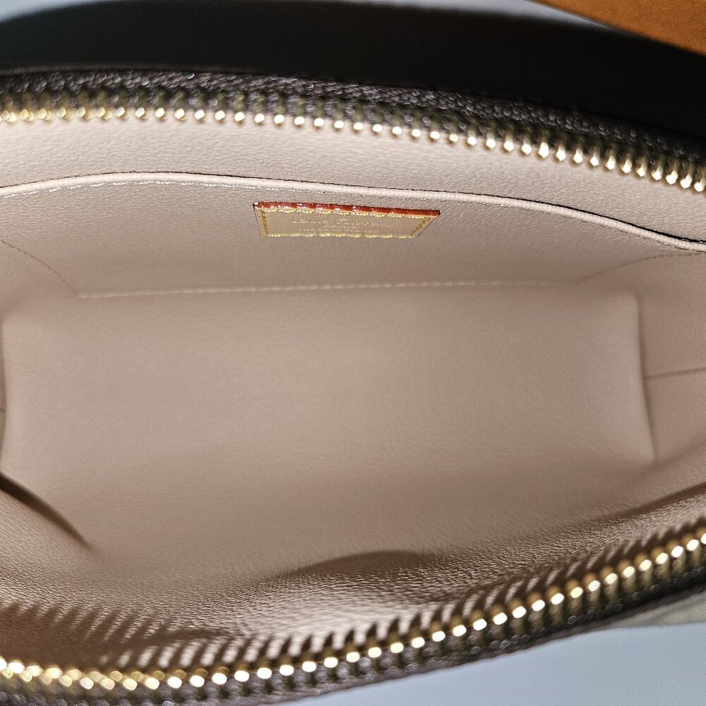 LOUIS VUITTON Cosmetic Pouch MM (Old GM) - Picture 10 of 16